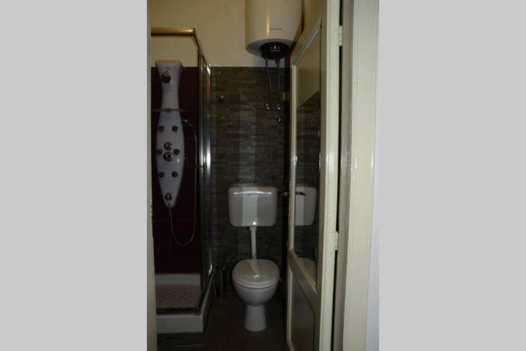 "Little Sicilian Home"-Room With A Private Bathroom & Kitchen -Fridge - And Shared A Beautiful Terrace On Hostel Taormina Center Buitenkant foto