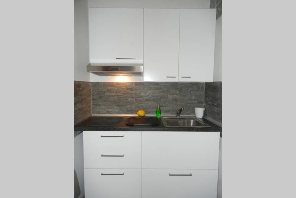 "Little Sicilian Home"-Room With A Private Bathroom & Kitchen -Fridge - And Shared A Beautiful Terrace On Hostel Taormina Center Buitenkant foto