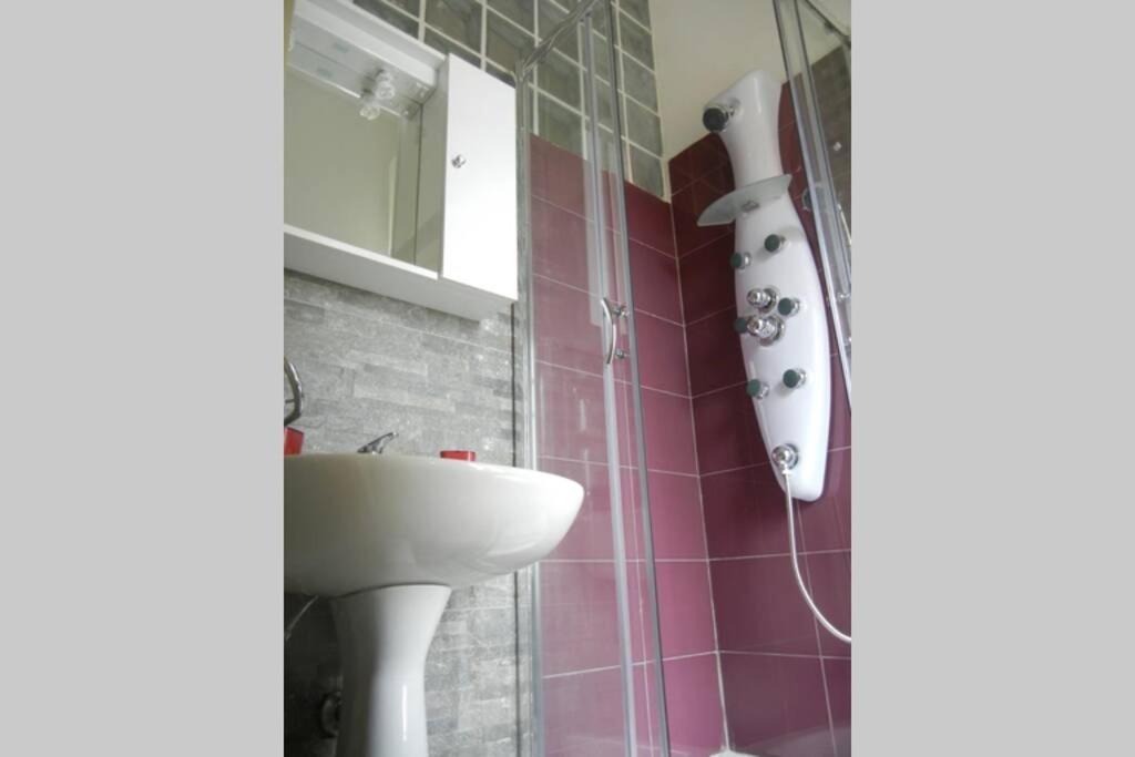"Little Sicilian Home"-Room With A Private Bathroom & Kitchen -Fridge - And Shared A Beautiful Terrace On Hostel Taormina Center Buitenkant foto